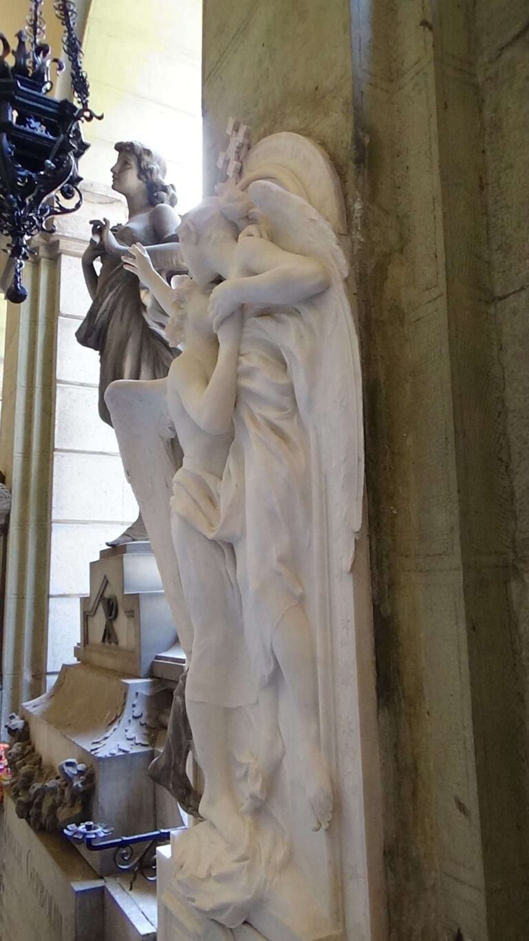 Opera in corso di restauro, cimitero Staglieno