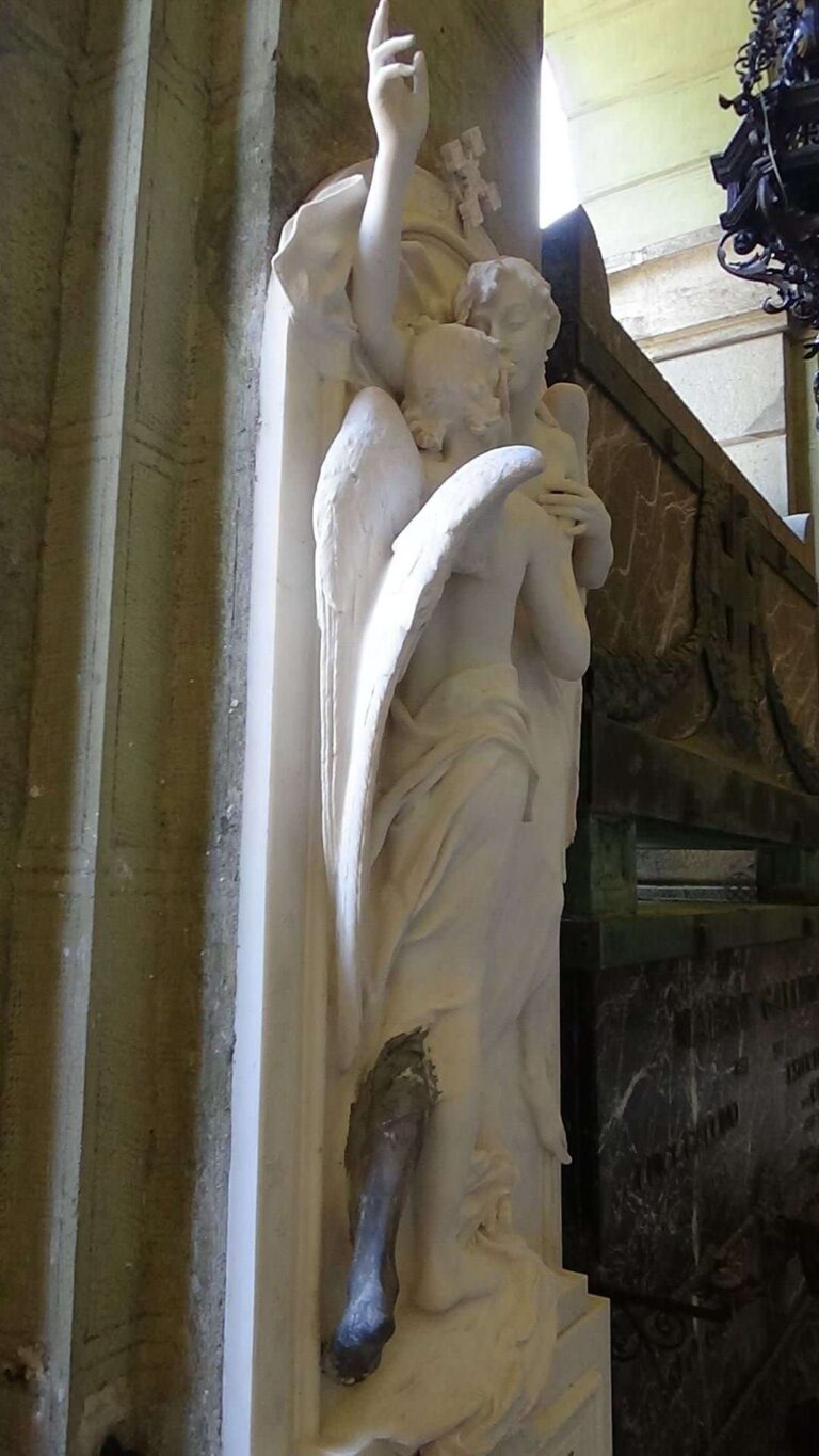 Opera in corso di restauro, cimitero Staglieno