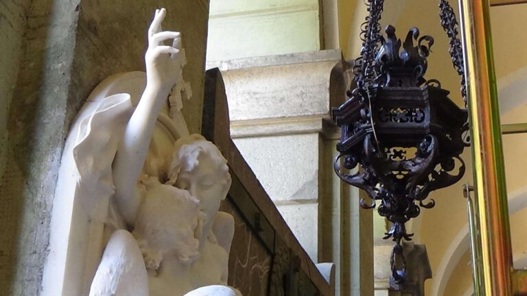 Opera in corso di restauro, cimitero Staglieno