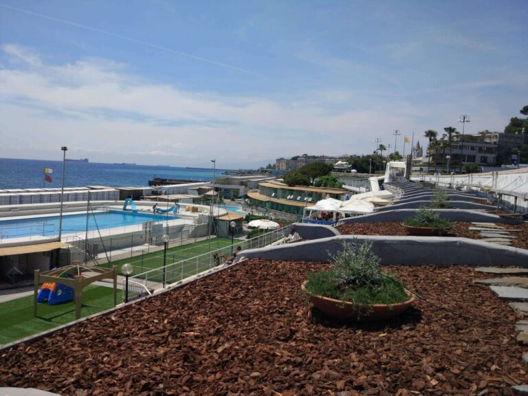 Un rinnovato Lido di Genova apre la stagione estiva