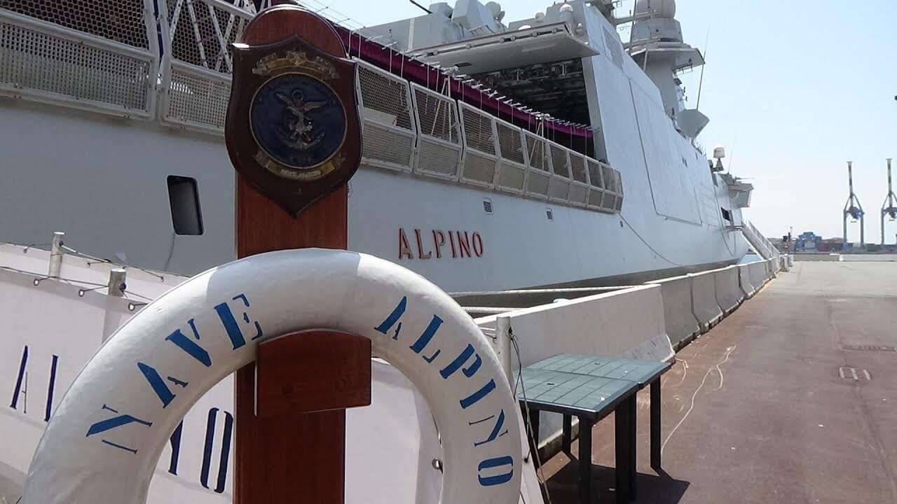 La nave Alpino della Marina Militare visitabile per la Genoa Shipping Week
