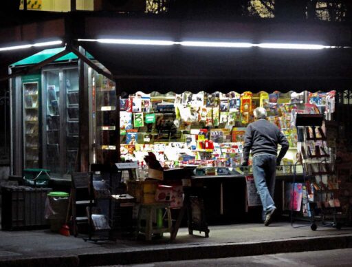 Genova: servizi demografici online e info turistiche anche nelle edicole