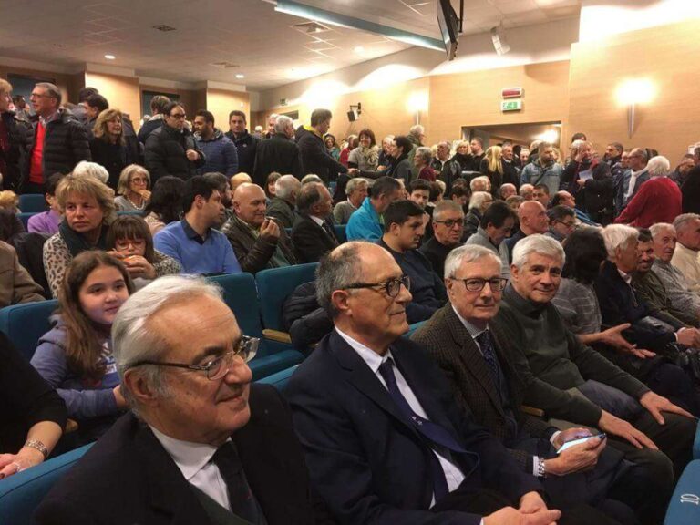 Imperia: Scajola si candida sindaco, platea strapiena