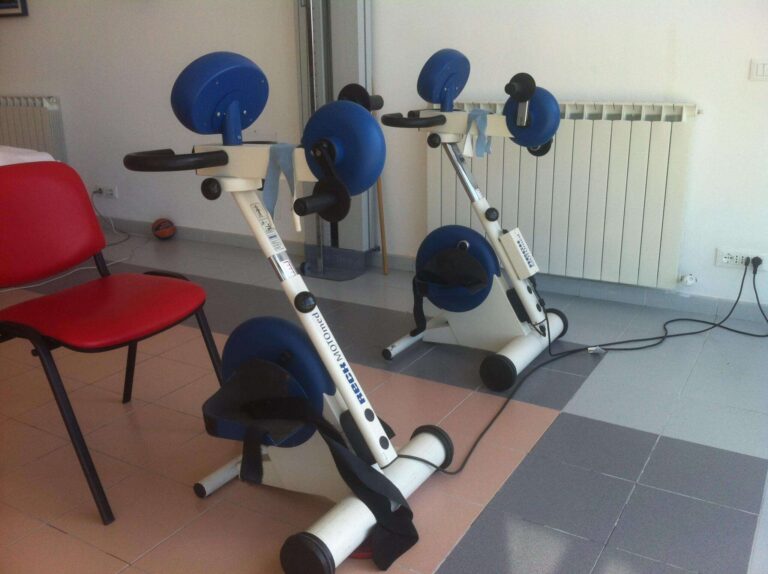 Uno degli attrezzi della palestra di Rinascita Vita