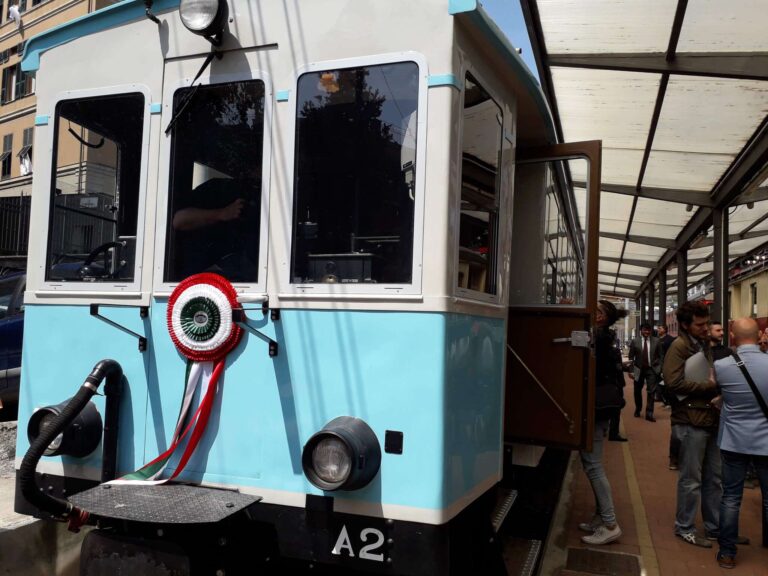 L’elettromotrice anni Trenta arricchisce la Ferrovia Genova-Casella