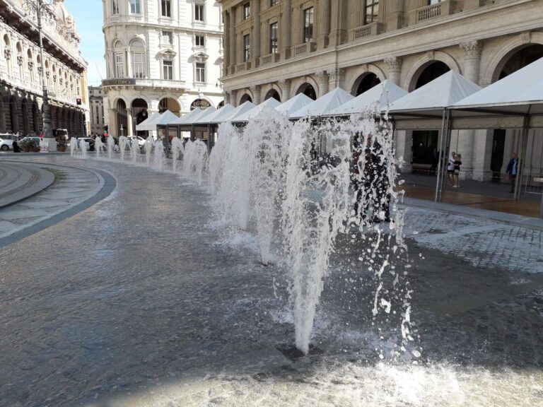 Genova: piazza de Ferrari ritrova gli zampilli laterali alla fontana
