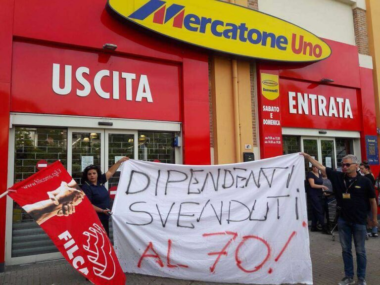 Mercatone Uno, a Genova prosegue la protesta contro i licenziamenti