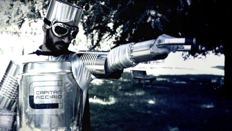 Genova, Capitan Acciaio spiega l’importanza della differenziata