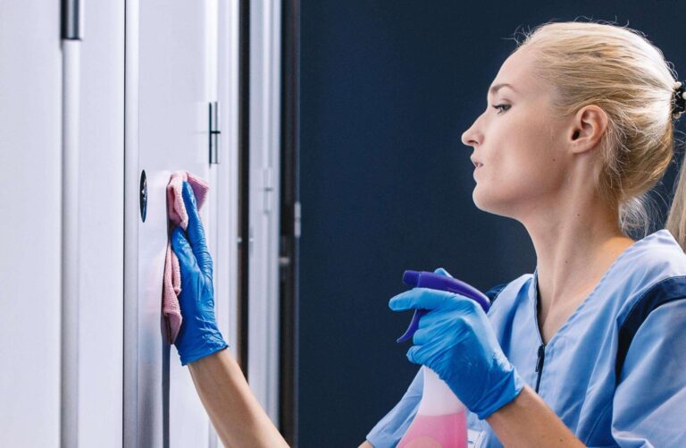 Coronavirus, i sindacati: “Siano tutelati anche i lavoratori di ristorazione e pulizie negli ospedali”