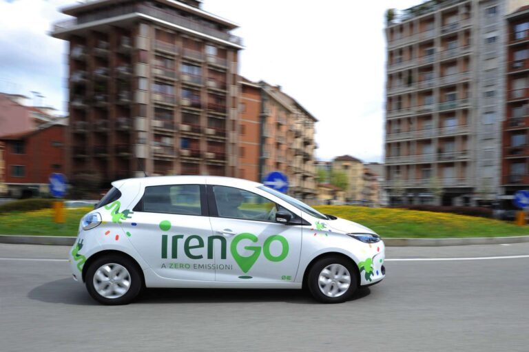 Iren installa a Genova 31 colonnine per la ricarica