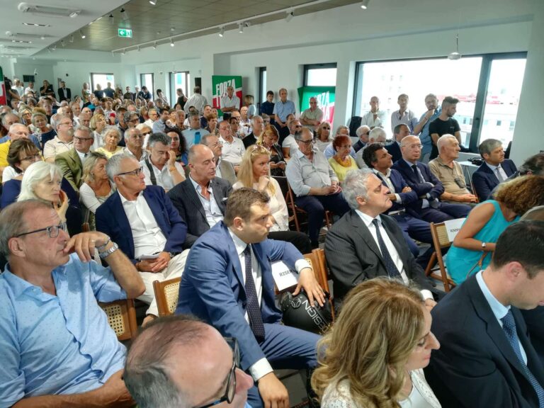 Forza Italia cerca l’unità e lascia spazio alla lista di Toti