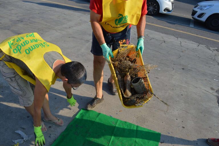 Copia di in rete contro un mare di plastica (6)