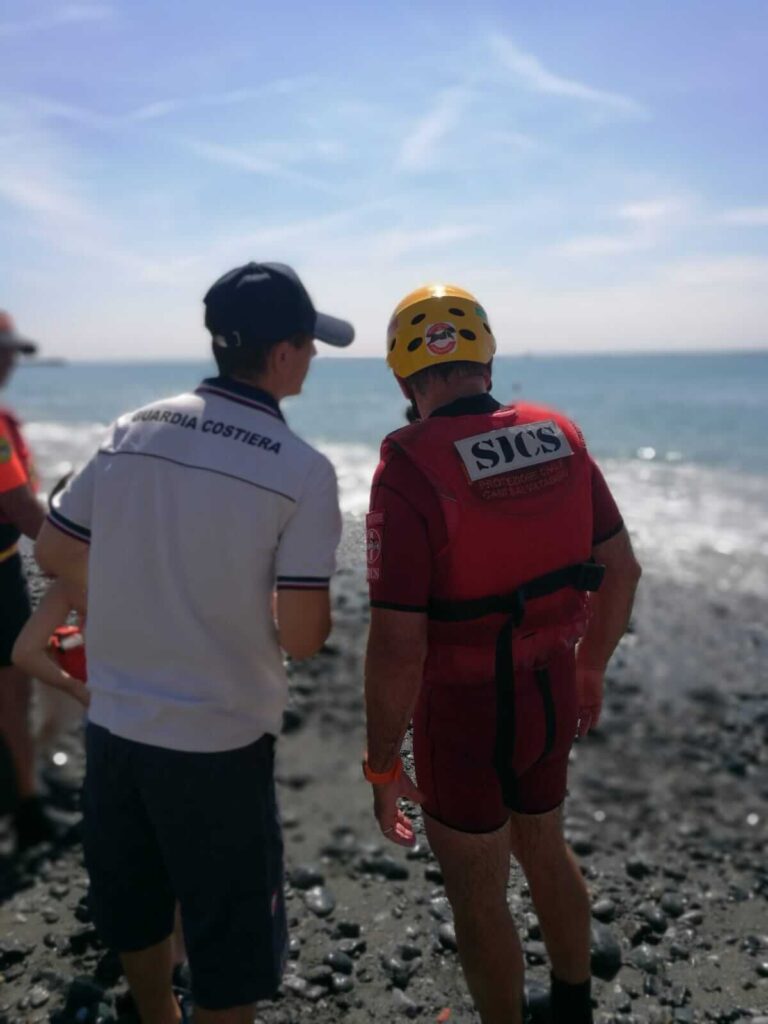 GuardiaCostiera-SICS_1 soccorso bagnanti
