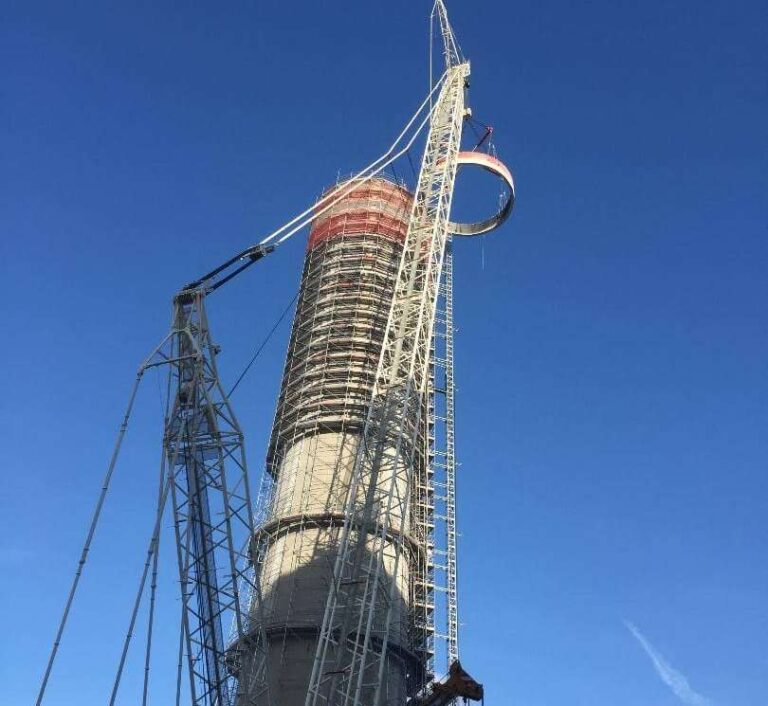 Tirreno Power: Vado, la demolizione di uno dei camini