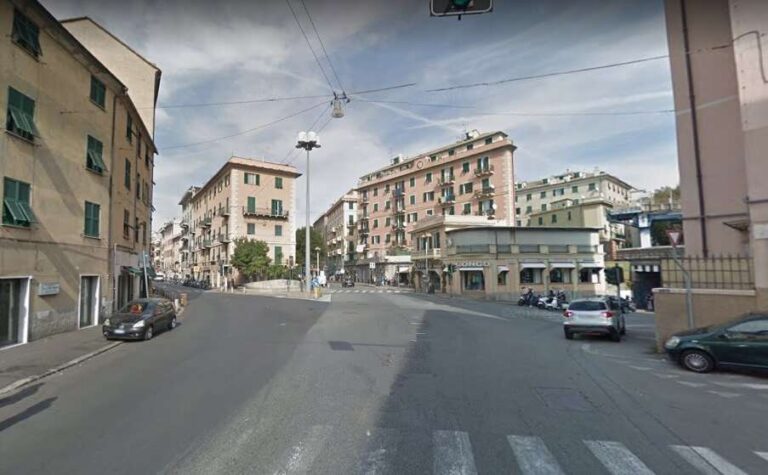 Genova: via le corsie gialle in via Fillak, aumentano i parcheggi