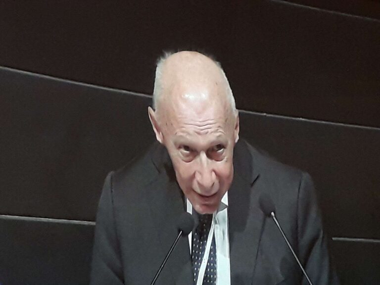 Assemblea Carige, Alpa: «Fiorentino è il futuro, qui si pensa al passato»