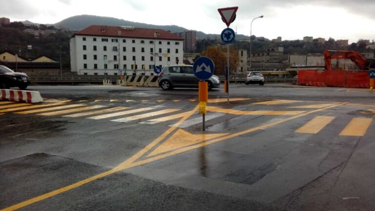 Genova, senso unico alternato in via 30 giugno 1960 dal 28 gennaio