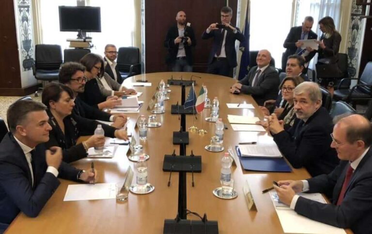 Ponte Morandi: vertice tra commissari, governo e Ue. Manifestanti della val Polcevera in piazza