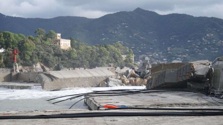 Mareggiata di ottobre: 39 milioni in arrivo per sistemare i porti di Genova e Savona