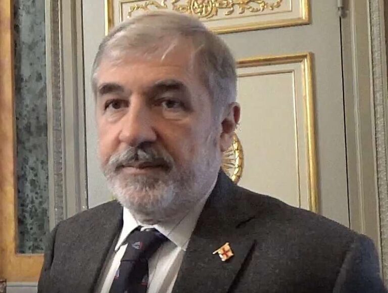 Genova, Bucci: «Depositi chimici in porto, il più lontano possibile dalle case»