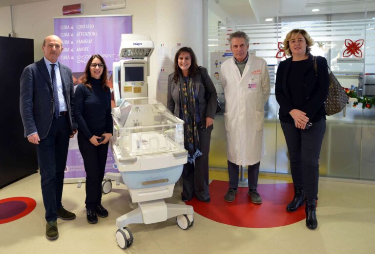 Il Gaslini riceve la seconda incubatrice: ogni anno 400 neonati in Terapia intensiva