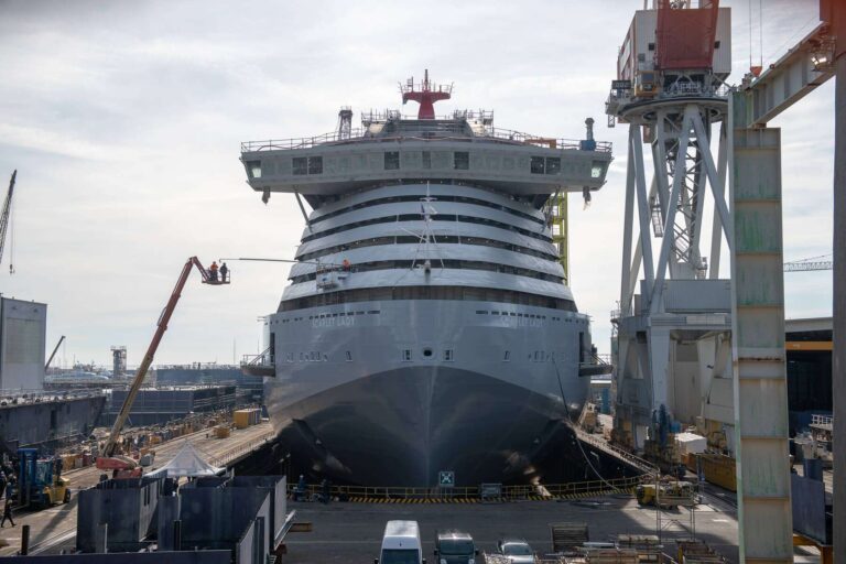 Fincantieri: varata la Scarlet Lady, prima delle quattro navi da crociera Virgin Voyages