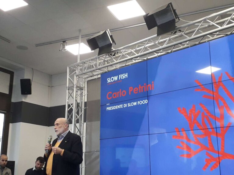 Slow Fish 2019 “Mare: bene comune”, Petrini: «Vengano i giovani manifestanti per il clima»