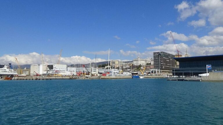Genova: M5S lancia petizione per togliere la concessione della Darsena ad Amico&Co