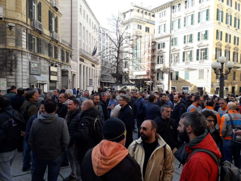 Piaggio Aerospace, nuovo presidio: «In ritardo le decisioni che potrebbero dare ossigeno»