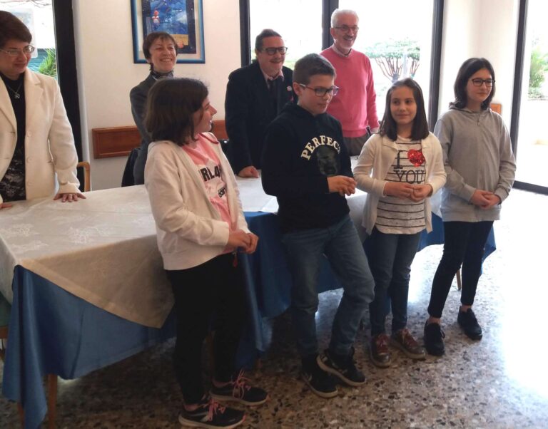 Le classi premiate per i migliori lavori sul popolo dei Beig