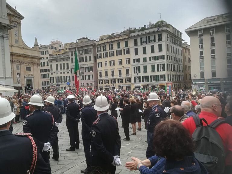 25 Aprile: Genova, niente fischi per Toti e Bucci