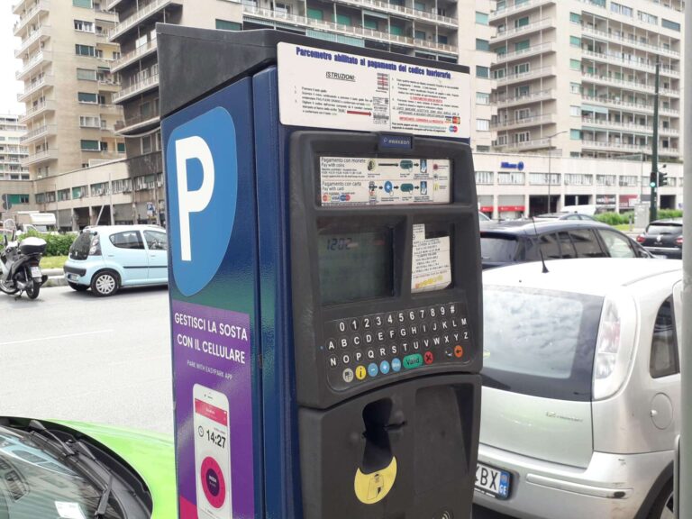 Parcheggi gratuiti sotto le feste natalizie: alla Spezia accordo Comune-Atc Mobilità e Parcheggi