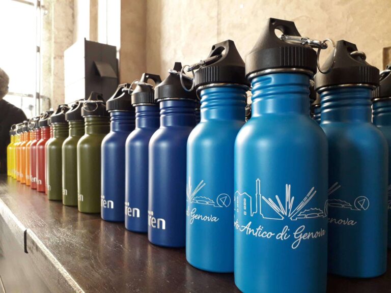 Porto Antico, al via il progetto “plastic free”, ricariche di acqua negli esercizi dell’area