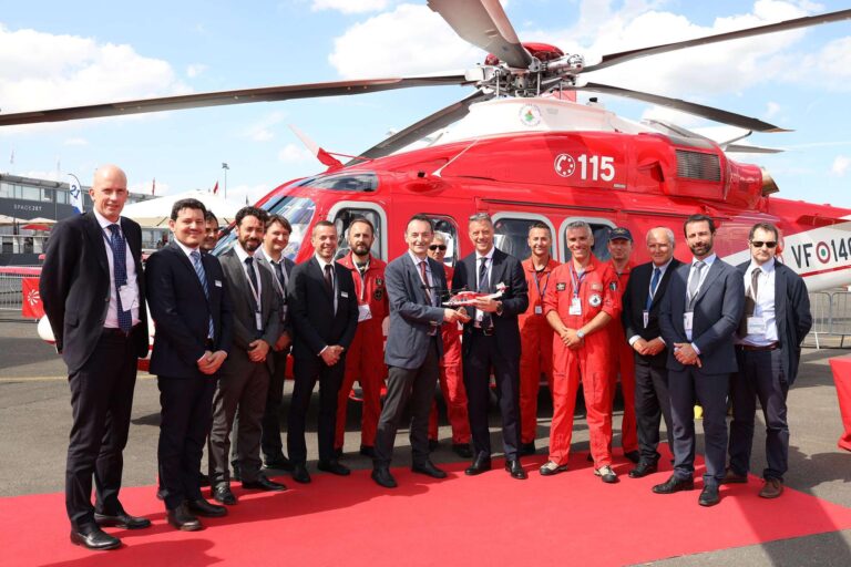 Leonardo: cinque elicotteri AW139 ai Vigili del Fuoco, ordini per 75 mln euro