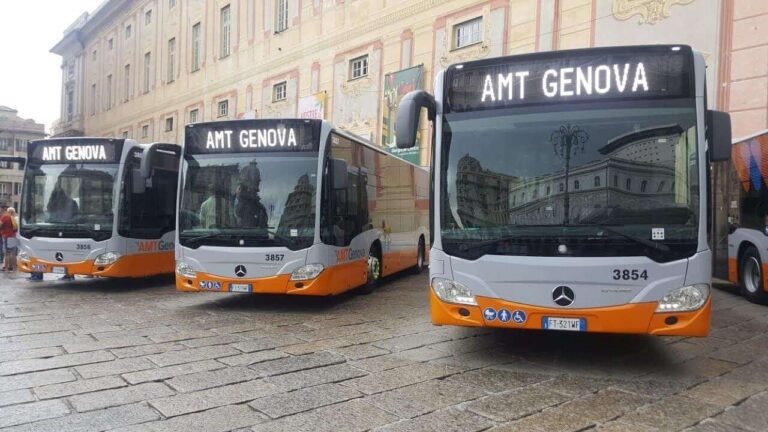 Coronavirus, Genova: accesso contingentato sui bus Amt