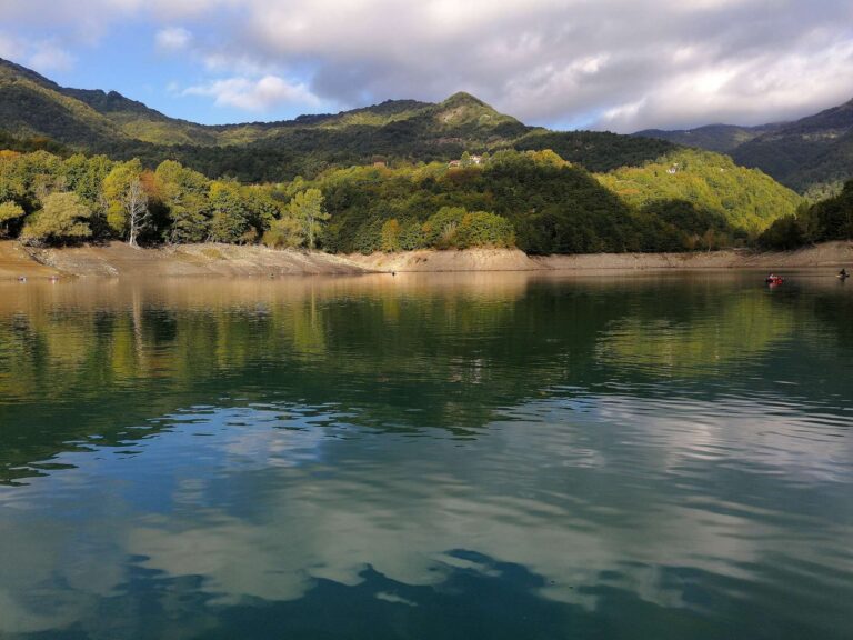 Dopo due anni entra nel vivo il progetto di parco acquatico sul lago del Brugneto