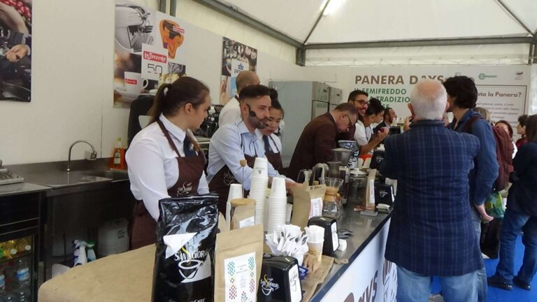 Commercio: negli ultimi 12 anni in calo le attività al dettaglio, in aumento alberghi, bar e ristoranti