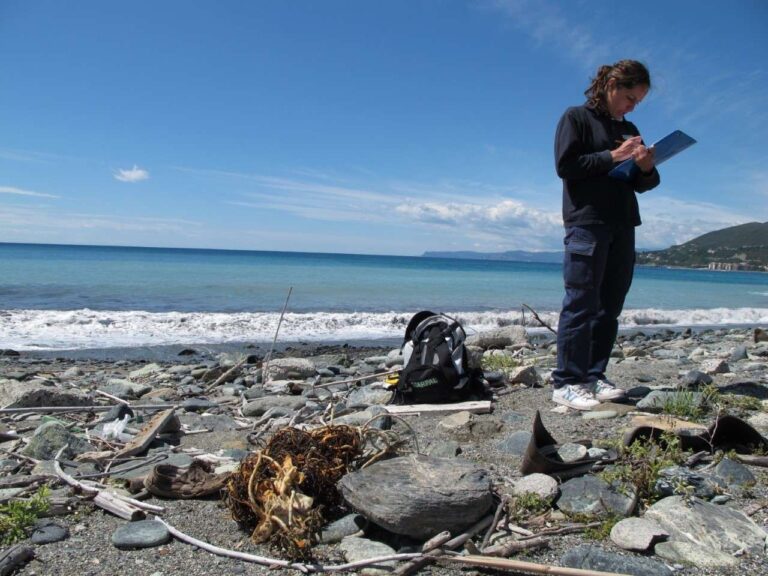 Arpa Ispra monitoraggio fondali mar ligure plastica