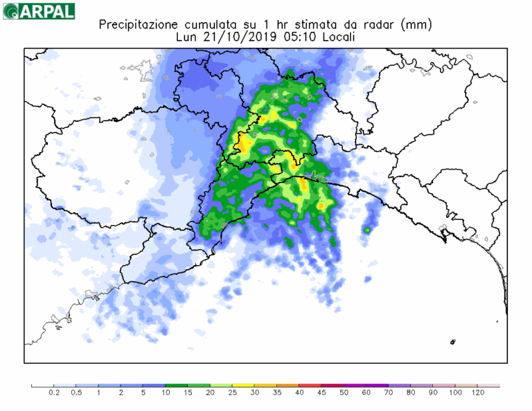 Maltempo, nubifragio nella notte in Liguria, fronte temporalesco verso Levante