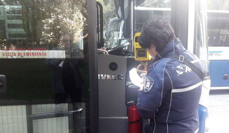 Maxi controlli antievasione di Atp a Brignole: su 2400 persone l’1% è stato sanzionato