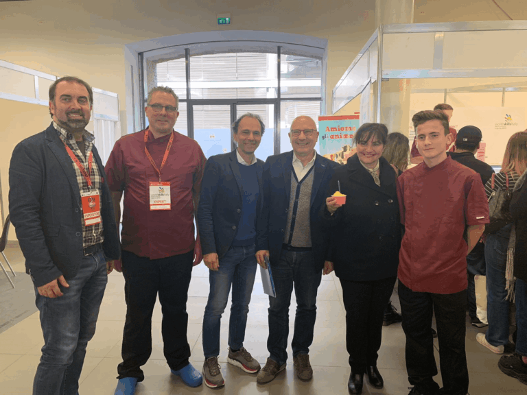 Morbo di Crohn, quindicenne inventa gusto di gelato che non interferisce con la malattia