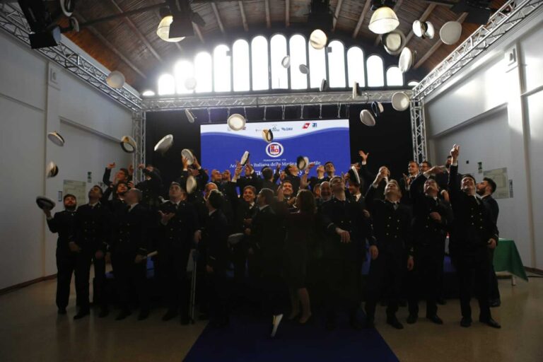 Graduation day dell’Accademia Italiana Marina Mercantile: 93 allievi diventeranno terzi ufficiali