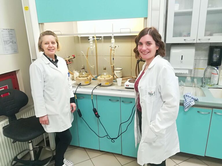 Tecnici di laboratorio del nuovo stabilimento Everton