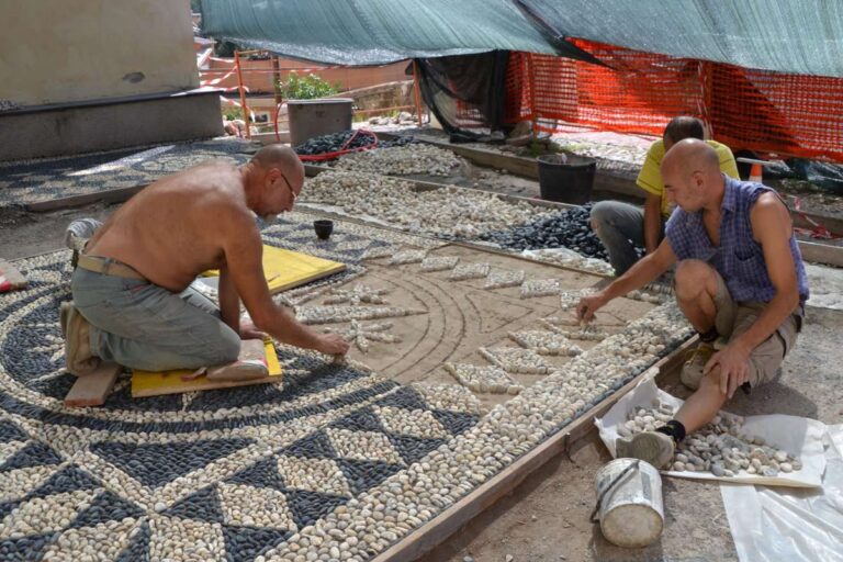 Genova: il sagrato di San Gottardo rinasce con i ciottoli del Bisagno e di Vesima