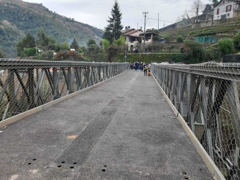 Rocchetta Nervina non più isolata: in funzione il ponte Bailey