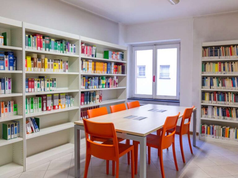 Biblioteca della scuola di Scienze sociali di Genova: orario prorogato e più spazi per gli studenti