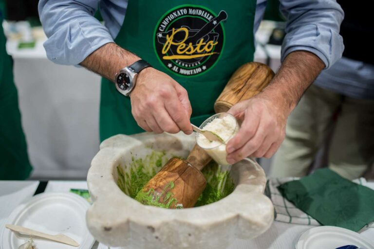 Campionato mondiale del pesto al mortaio, il nuovo testimonial scelto tra 160 elaborati