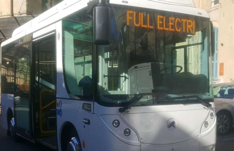 Amt sperimenta un minibus elettrico lungo 6 metri