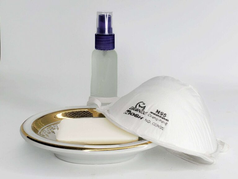 Coronavirus, Toti: «Qualcosa sta migliorando, ma dobbiamo tenere duro». In arrivo carico di mascherine da Usa e Cina