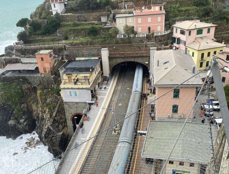 Treni, dal 15 giugno tornano i 9 collegamenti giornalieri del Cinque Terre Express: capolinea a Sestri Levante